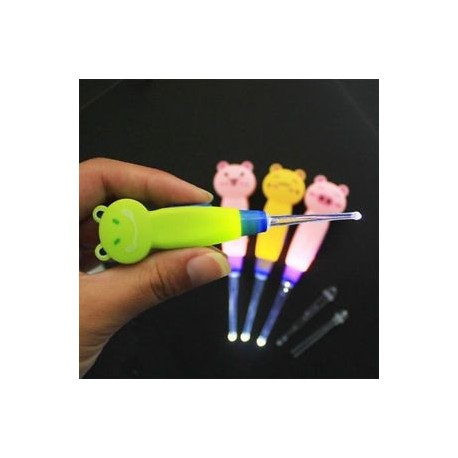* 3 1PC műanyag (véletlenszerű szín). Safe Ear Pick Wax Remover tisztító Curette fül tisztítás LED zseblámpával