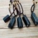 * 2 Természetes kőTourmaline Retro nyers drágakő medál Crystal kézzel szőtt Jet Stone