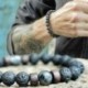 Férfi nők 8 mm-es láva rock karkötő rugalmas természetes kő jóga gyöngy karkötő ajándék