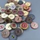 50db / tétel 2 lyuk vegyes virág fa gomb varrás Scrapbooking DIY kézműves ajándék