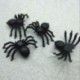 2x (50x műanyag fekete pók trükk játék Halloween kísértetjárta ház dekoráció D5I8)