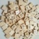 100 fa digitális scrabble csempe fekete szimbólum és számok kézműves fa E5S7