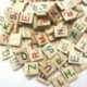 100 fa ábécé Scrabble színes betűk és számok kézműves fából
