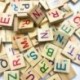 100 fa ábécé Scrabble színes betűk és számok kézműves fából