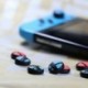4X (4 db csúszásgátló analóg hüvelykujj-markolat a Nintendo Switch Ns játék hátrányaihoz A6O8