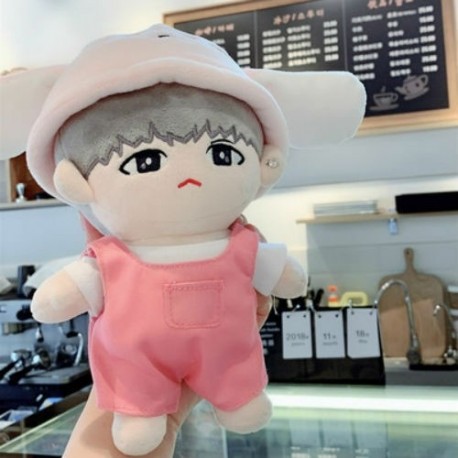 SUGA plüss - KPOP - BTS - Bangtan Boys - Fehér nyuszifüles sapkás - Rózsaszín overálos verzió