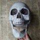 9 * 10 * 12,5 cm - Műanyag mini emberi koponya dekor prop csontváz fej Halloween kávézók dekoráció