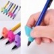 * 4 1db Véletlenszerű - 3PCS / Set Children ceruzatartó tollal író segédeszköz testtartás javító eszköz, UK