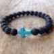 Fekete Kereszt - Férfi fekete lávakő kő türkiz kereszt varázsa gyöngyös elasztikus karkötő ékszerek