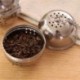 Új, rozsdamentes acél golyós tea infuser hálós szűrőszűrő akasztóval laza tealevél fűszergolyó kötéllánccal