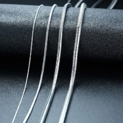 Fém színe: szélessége 1,5 mm - Kiváló minőségű rozsdamentes acél kígyólánc női arany ezüst színű divatos