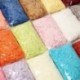 Szín: borvörös - 10/30/50/100g papír Raffia aprított dekoráció barkács dekor kiegészítők konfetti díszdoboz