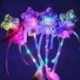 Szín: csillag Véletlen 1db - Party Cosplay kellékek Star Love Heart ujjongó pálca Glow Stick Rave Toy LED Magic Fairy Stick