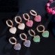 Fém színe: piros - CWWZircons Klasszikus Piros Zöld Cubic Circon Love Heart Shape Charm Huggie Hoop Fülbevaló Női Divatos