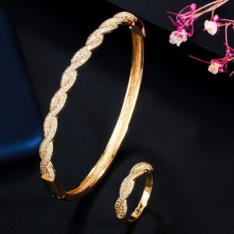 Fém színe: sárga arany - CWWZircons Twist Lines Cubic Zirconia Dubai Rose Gold színű nyitott mandzsetta menyasszonyi