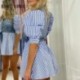 Szín: kék M - Női elegáns rövid lámpás ujjú farmer fűzős patchwork csíkos mintás mini vonalas ruha