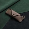 Szín: Khaki - Hordozható PU bőr szemüvegtáska női férfi akasztós nyaktáska napszemüveg szerveződoboz divat