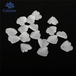 Sz__n_-feh__r-jade---Kiv__l__-min__s__g__-sz__n__tmenetes-sz__n-15-mm-es-lyuk-1_5-mm-es-szirom-cseh-__veggy__ngy__k-var__zslatok