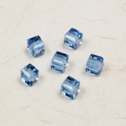 Sz__n_-vil__gosk__k---Forr__n-elad__-40-db_t__tel-T__bbsz__n__-n__gysz__gletes-kocka-csiszolt-krist__ly__veg-kvarc-6x6-mm